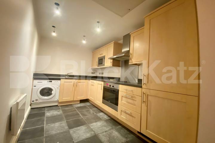 Beautiful penthouse, includes concierge, on site gym & water rates. Longstone Court.Great Dover Steet, Borough/London Bridge